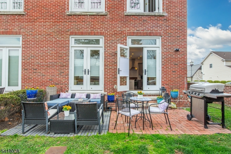 523 Trinity Place Westfield, NJ 07090 - Photo 5 of 33