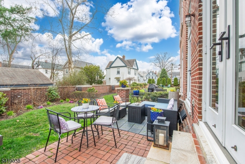 523 Trinity Place Westfield, NJ 07090 - Photo 6 of 33