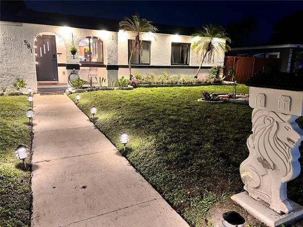 $3,100 | 581 Northwest 185th Street, Miami Gardens, FL 33169