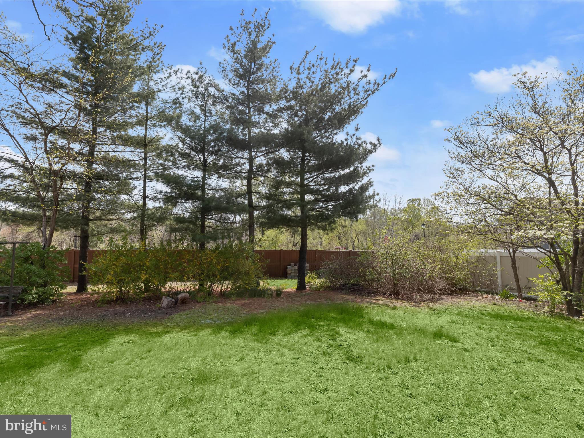 9151 Riverhill Road Laurel, MD 20723 - Photo 34 of 41 a backyard of a house with lots of green space