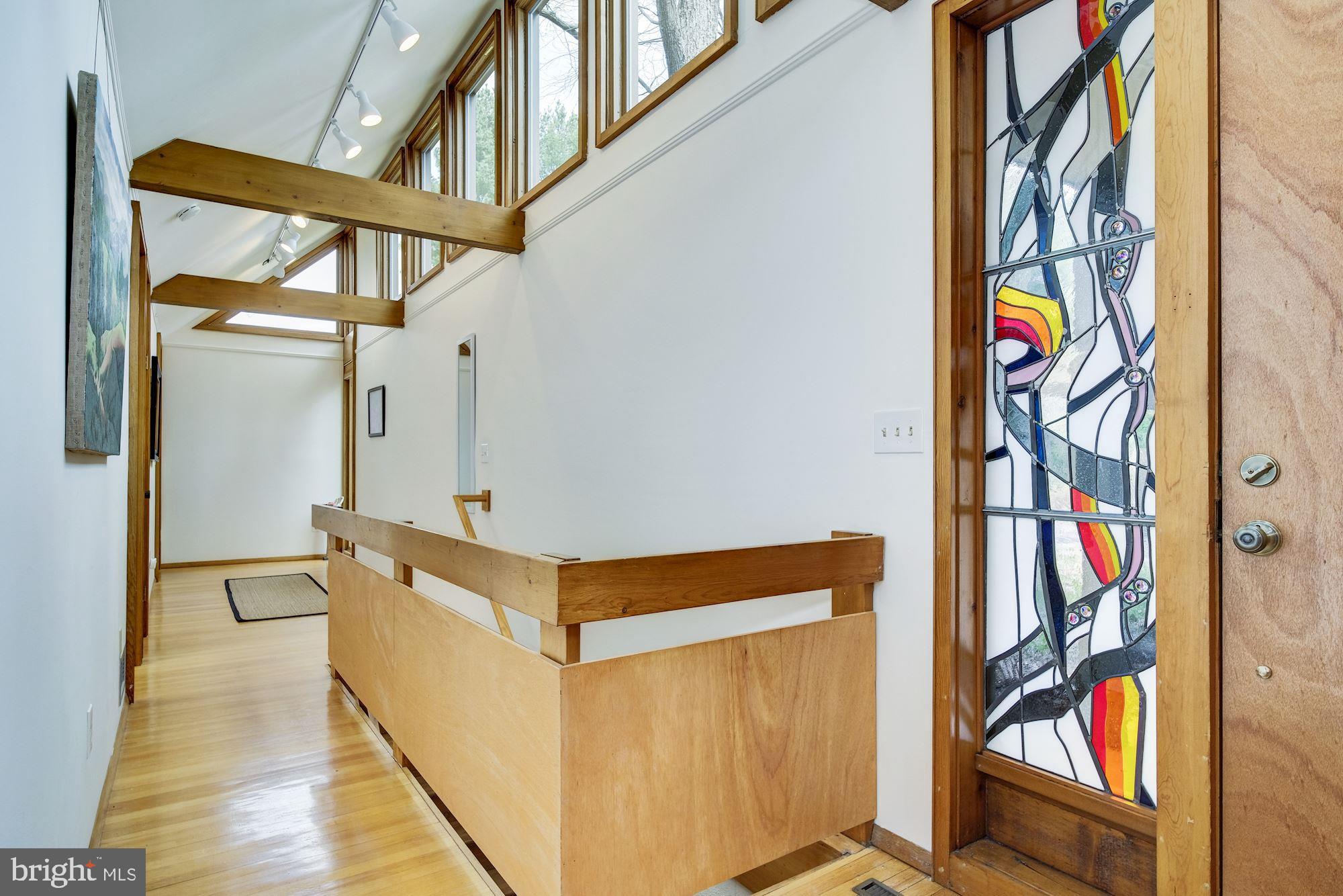 24300 Hanson Road Gaithersburg, MD 20882 - Photo 7 of 29 Gallery hallway