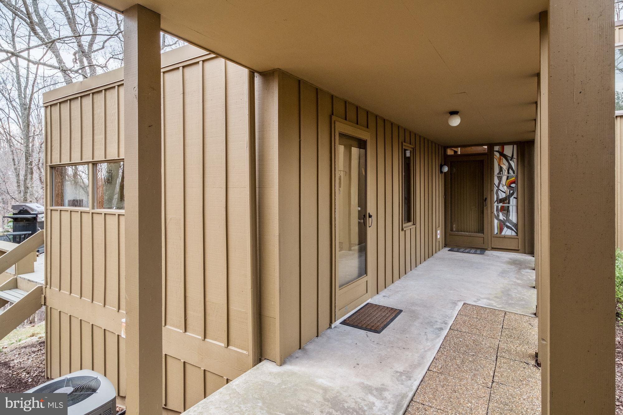 24300 Hanson Road Gaithersburg, MD 20882 - Photo 10 of 29 Front entrance walkway