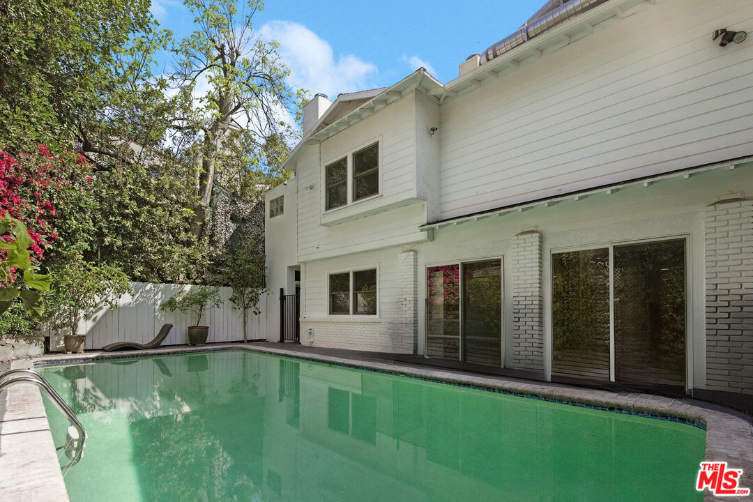 5527 Columbus Avenue Sherman Oaks, CA 91411 - Photo 25 of 29 a view of a backyard with swimming pool