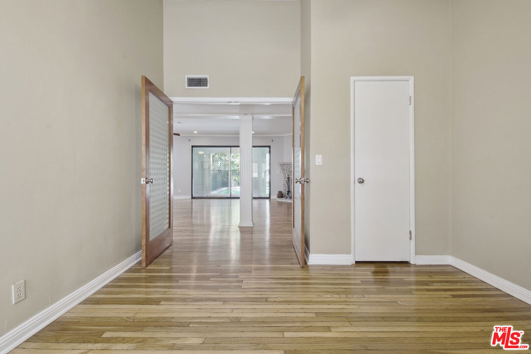 5527 Columbus Avenue Sherman Oaks, CA 91411 - Photo 8 of 29