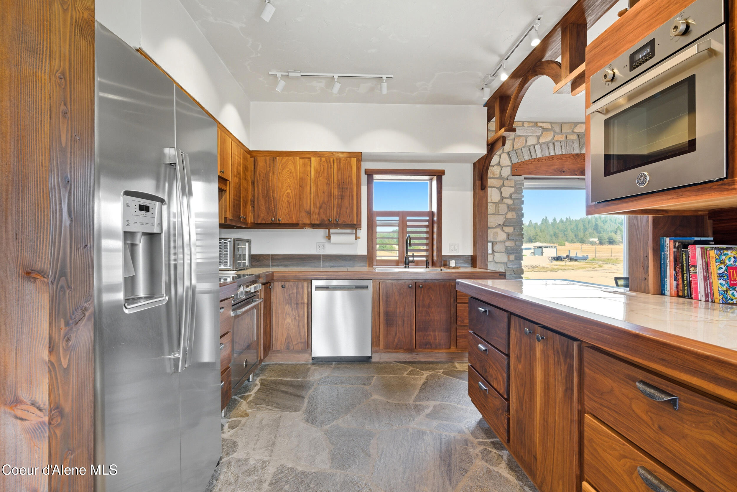 76 Caseys Lane Sandpoint, ID 83864 - Photo 20 of 67 Kitchen