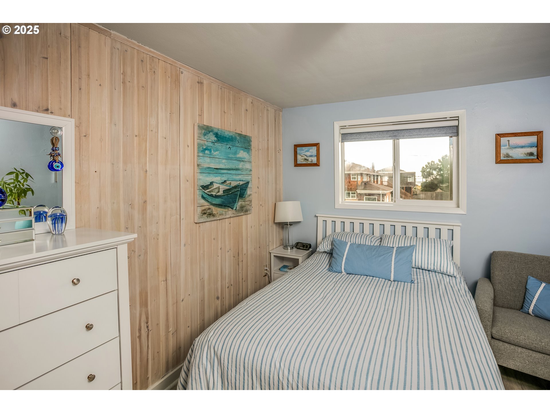 2233 Beach Drive, Unit 40 Seaside, OR 97138 - Photo 14 of 18 a bedroom with a large bed and a dresser