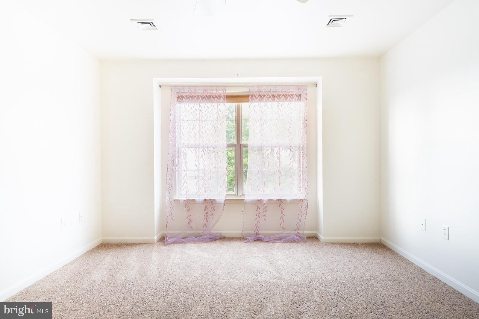 112 Hawk Court Hummelstown, PA 17036 - Photo 15 of 32 an empty room with window