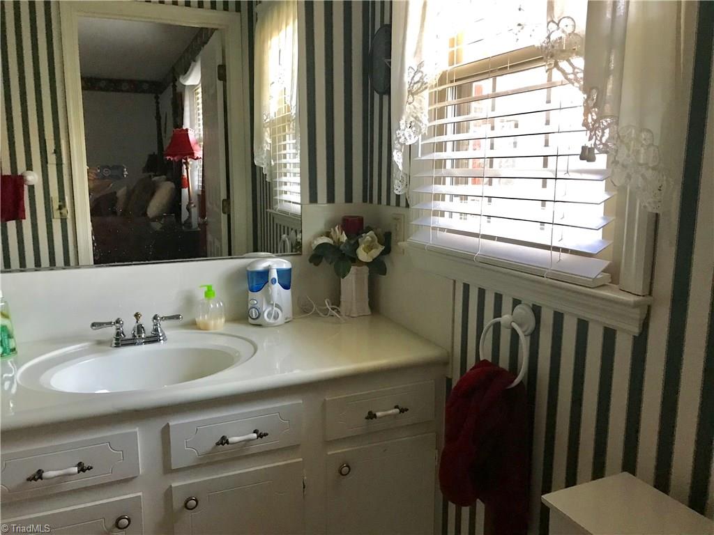 185 Waddington Road Clemmons, NC 27012 - Photo 13 of 25 Master Bath