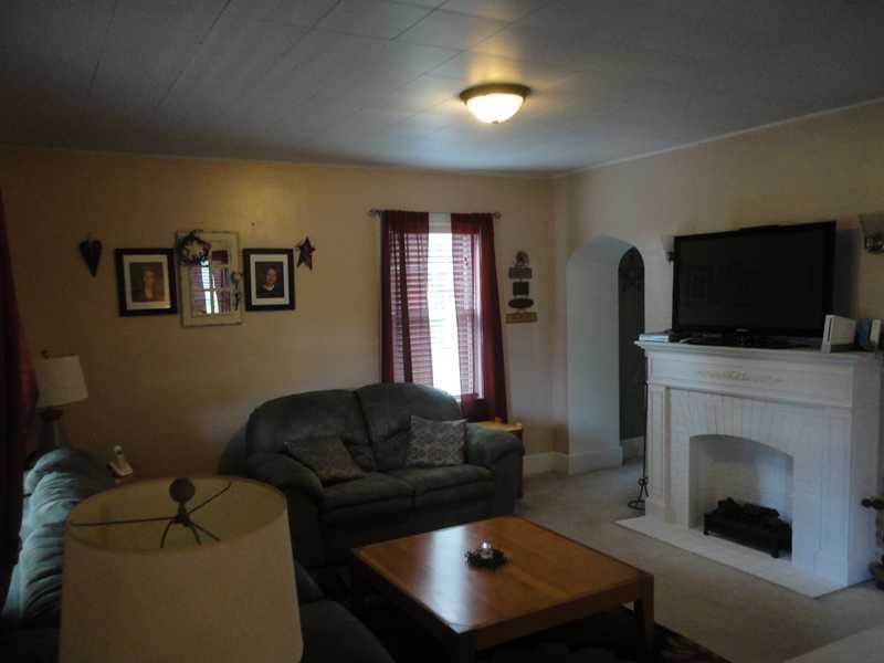 1764 Highway 56 Spring Church, PA 15686 - Photo 4 of 14 Living Room.