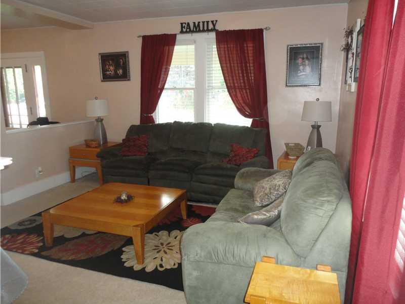 1764 Highway 56 Spring Church, PA 15686 - Photo 5 of 14 Living Room.