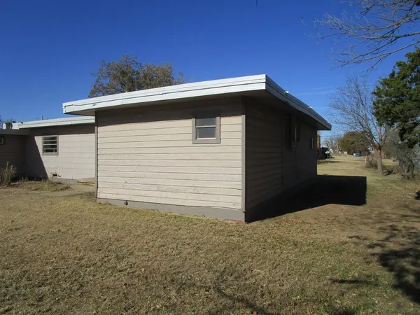a view of backyard of house