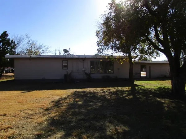 a view of back yard of the house