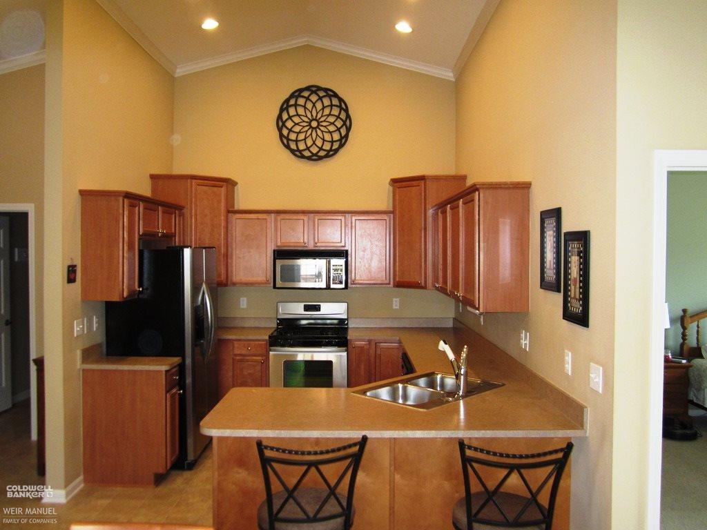 26042 Mariners Point New Baltimore, MI 48051 - Photo 3 of 34