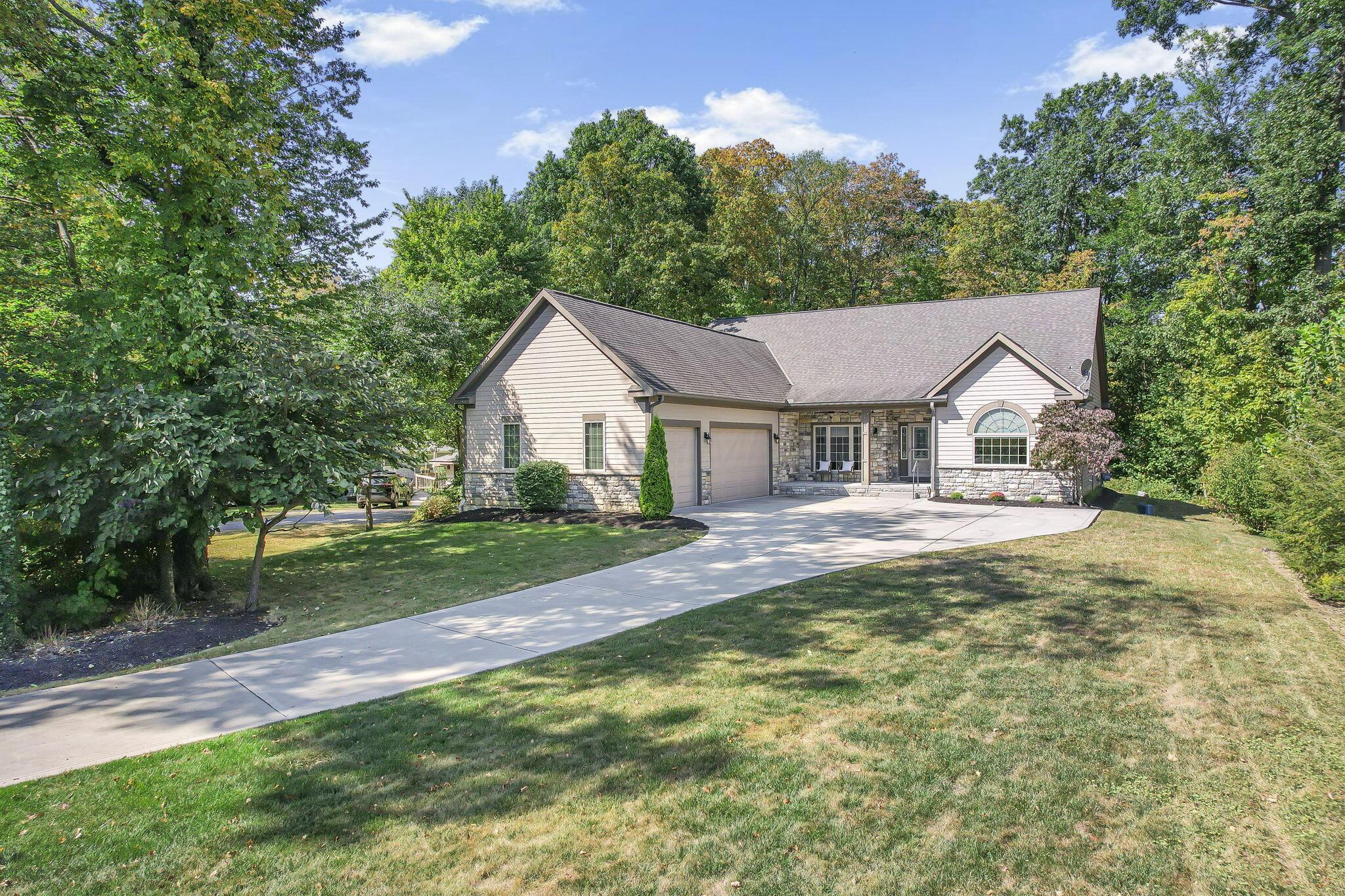 845 Clotts Road Columbus, OH 43230 - Photo 3 of 69 60-web-or-mls-DJI_0312