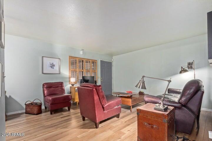17 East Ruth Avenue, Unit 307 Phoenix, AZ 85020 - Photo 4 of 16 Living area 3