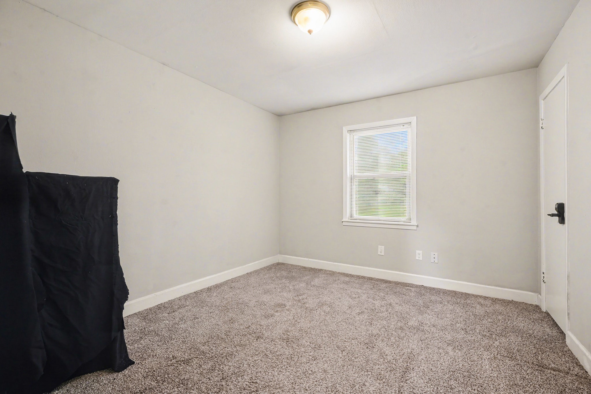 4802 Crosby Cedar Bayou Road Baytown, TX 77521 - Photo 16 of 28 an empty room with windows