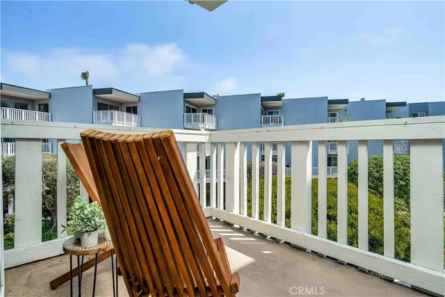 a view of a house with a plants