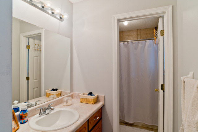 402 Oakleigh Circle Foley, AL 36535 - Photo 17 of 17 Master Bath