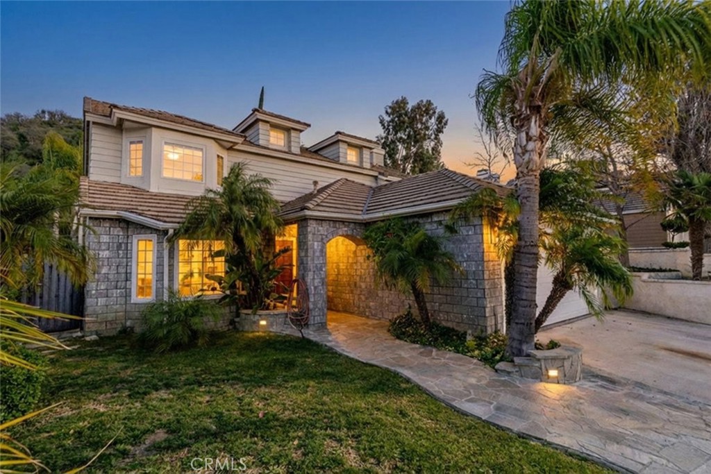 a view of a house with a yard
