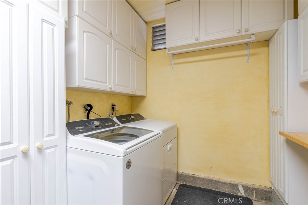 31256 Quail Valley Road Castaic, CA 91384 - Photo 17 of 31 a utility room with dryer and washer