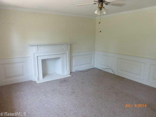 5661 Murray Road Winston-Salem, NC 27106 - Photo 3 of 10 Living Room.
