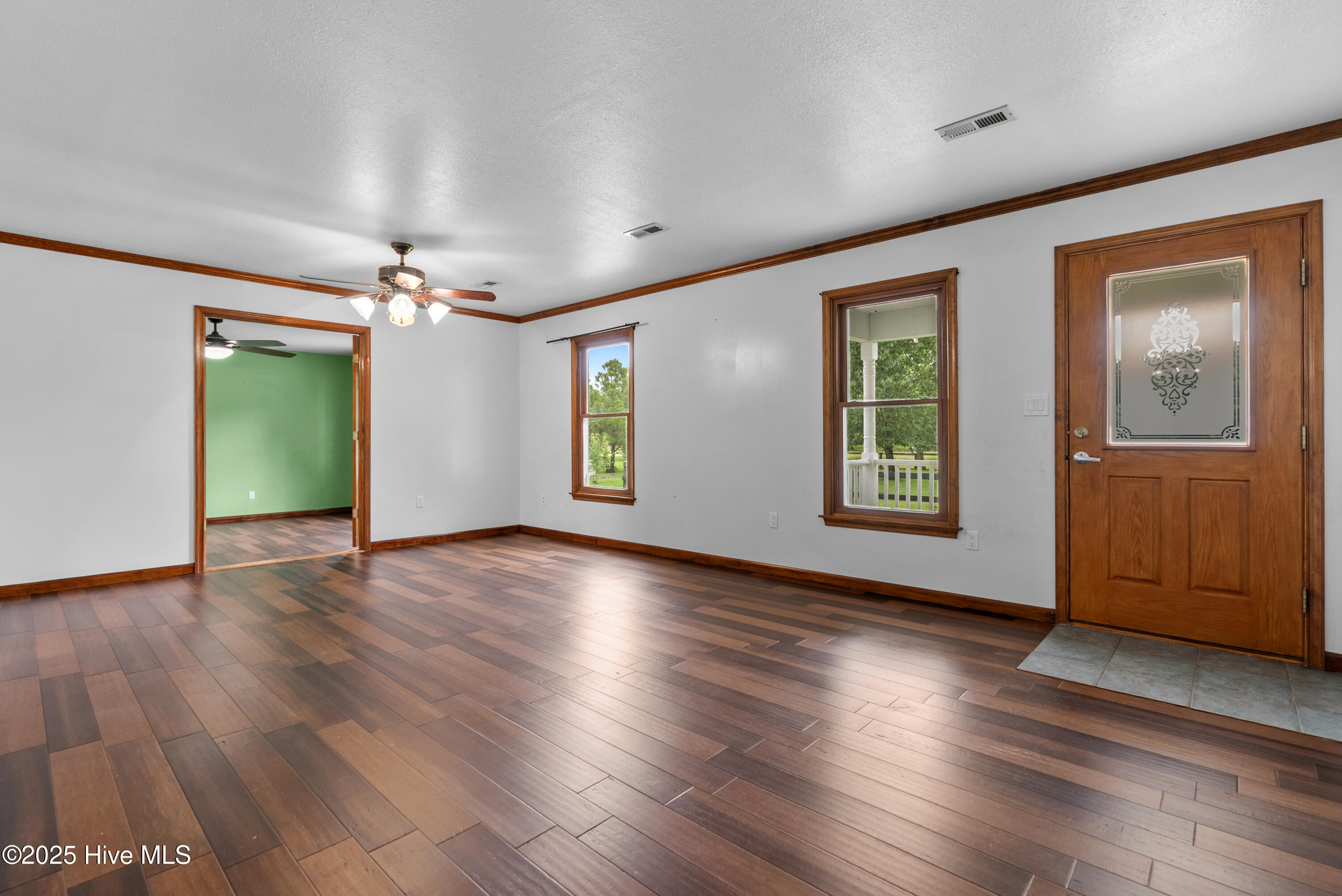 1430 Middle Swamp Road Corapeake, NC 27926 - Photo 13 of 40 Livingroom