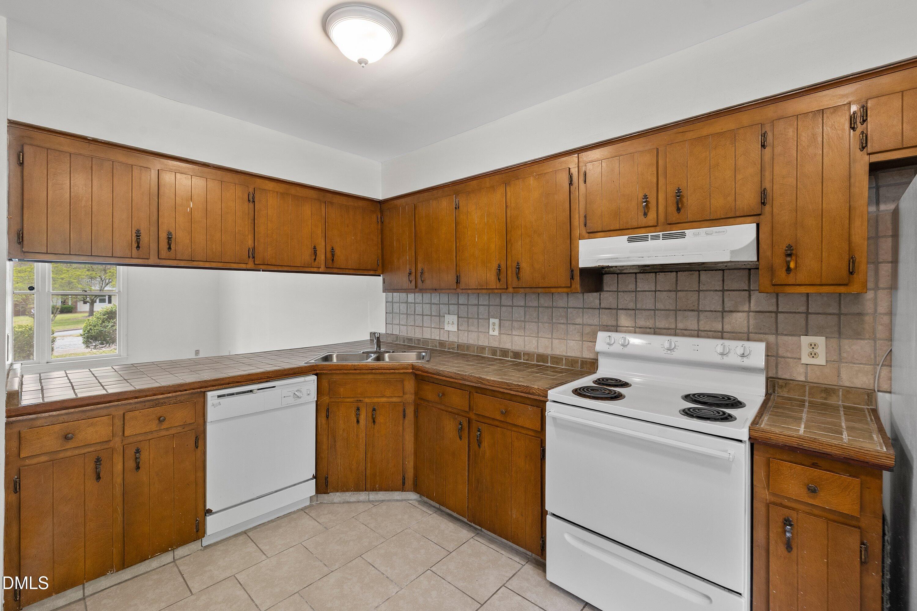 611 Springview Trail Garner, NC 27529 - Photo 16 of 40 16-611 Springview Trl_0107