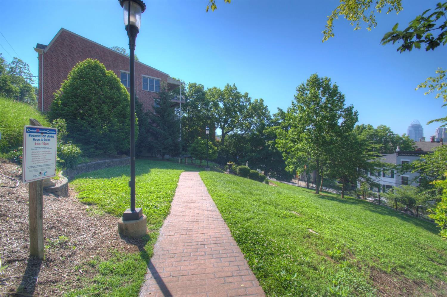 421 Boal Street Cincinnati, OH 45202 - Photo 40 of 44