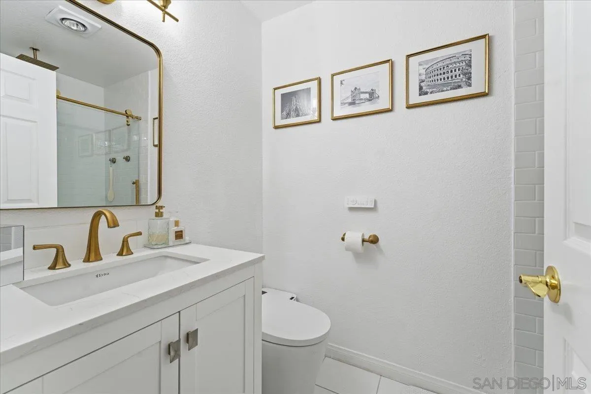 29585 Circle R Greens Drive Escondido, CA 92026 - Photo 12 of 40 a bathroom with a toilet sink and mirror