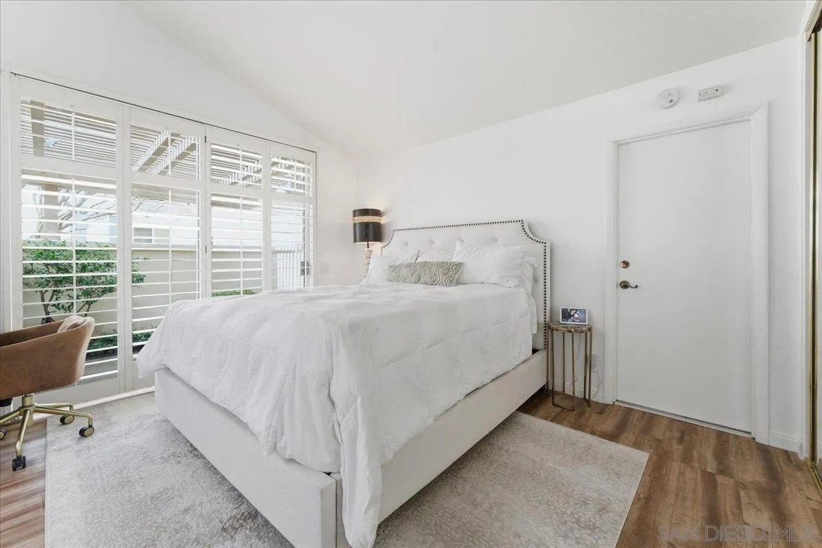 29585 Circle R Greens Drive Escondido, CA 92026 - Photo 19 of 40 a bed room with a bed and a chair