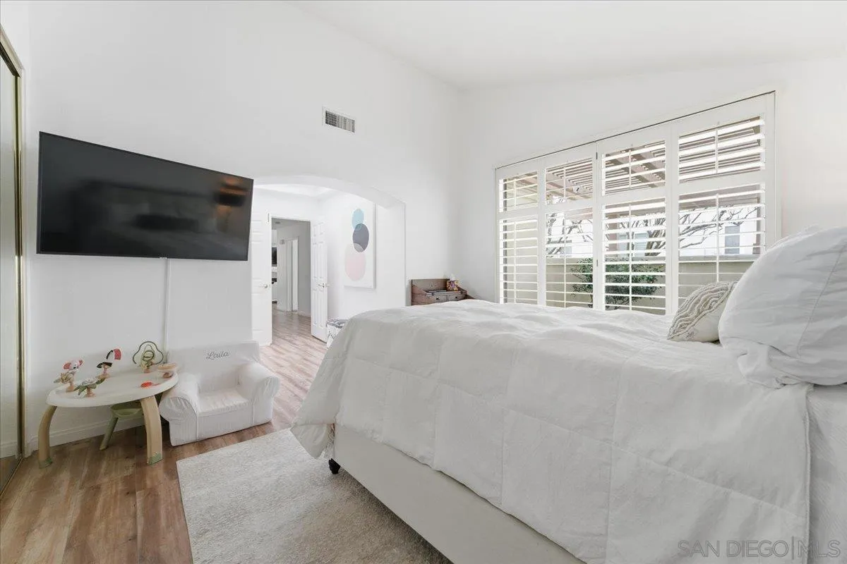 29585 Circle R Greens Drive Escondido, CA 92026 - Photo 21 of 40 a living room with a bed furniture and a flat screen tv