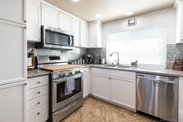 $685,000 | 2420 Galisteo Street, Corona, CA 92882