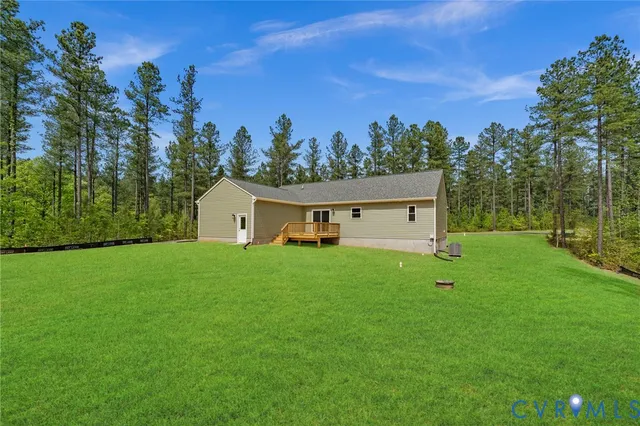 a view of a house with a back yard