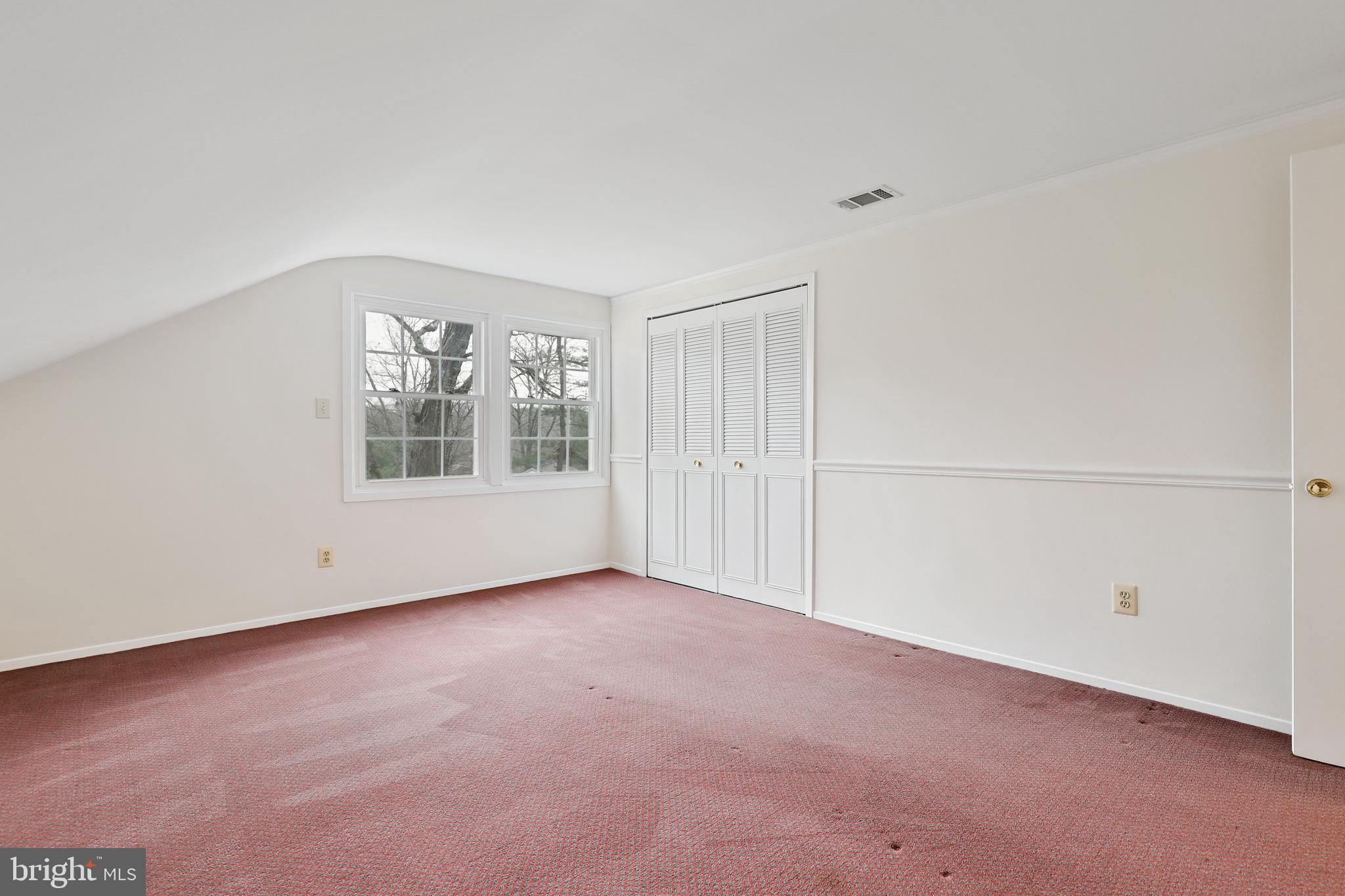 8800 Royal Ridge Lane Laurel, MD 20708 - Photo 31 of 45 2nd floor bedroom #1
