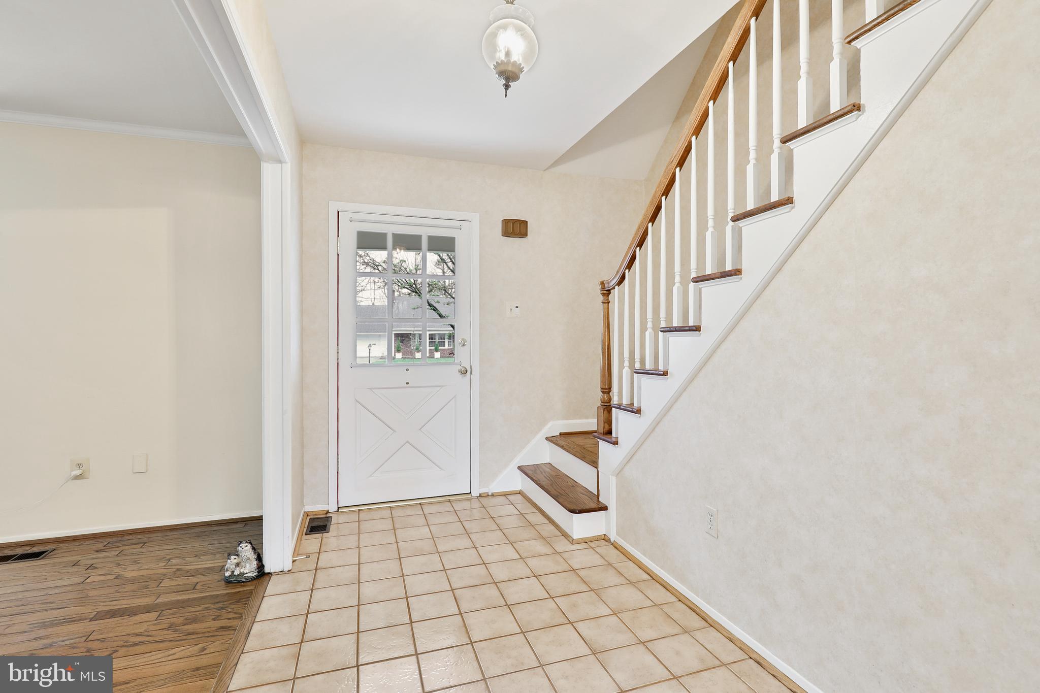 8800 Royal Ridge Lane Laurel, MD 20708 - Photo 4 of 45 Foyer