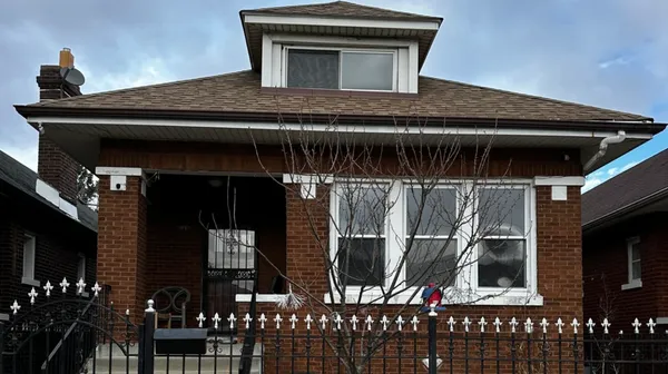a view of house and outdoor space