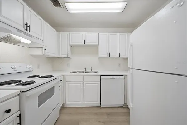 $1,600 | 13690 Orange Sunset Drive, Unit 202, Tampa, FL 33618
