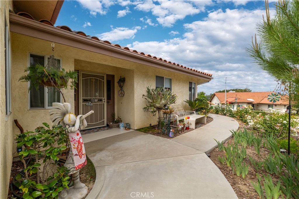 1113 Crescent Bend Fallbrook, CA 92028 - Photo 6 of 38