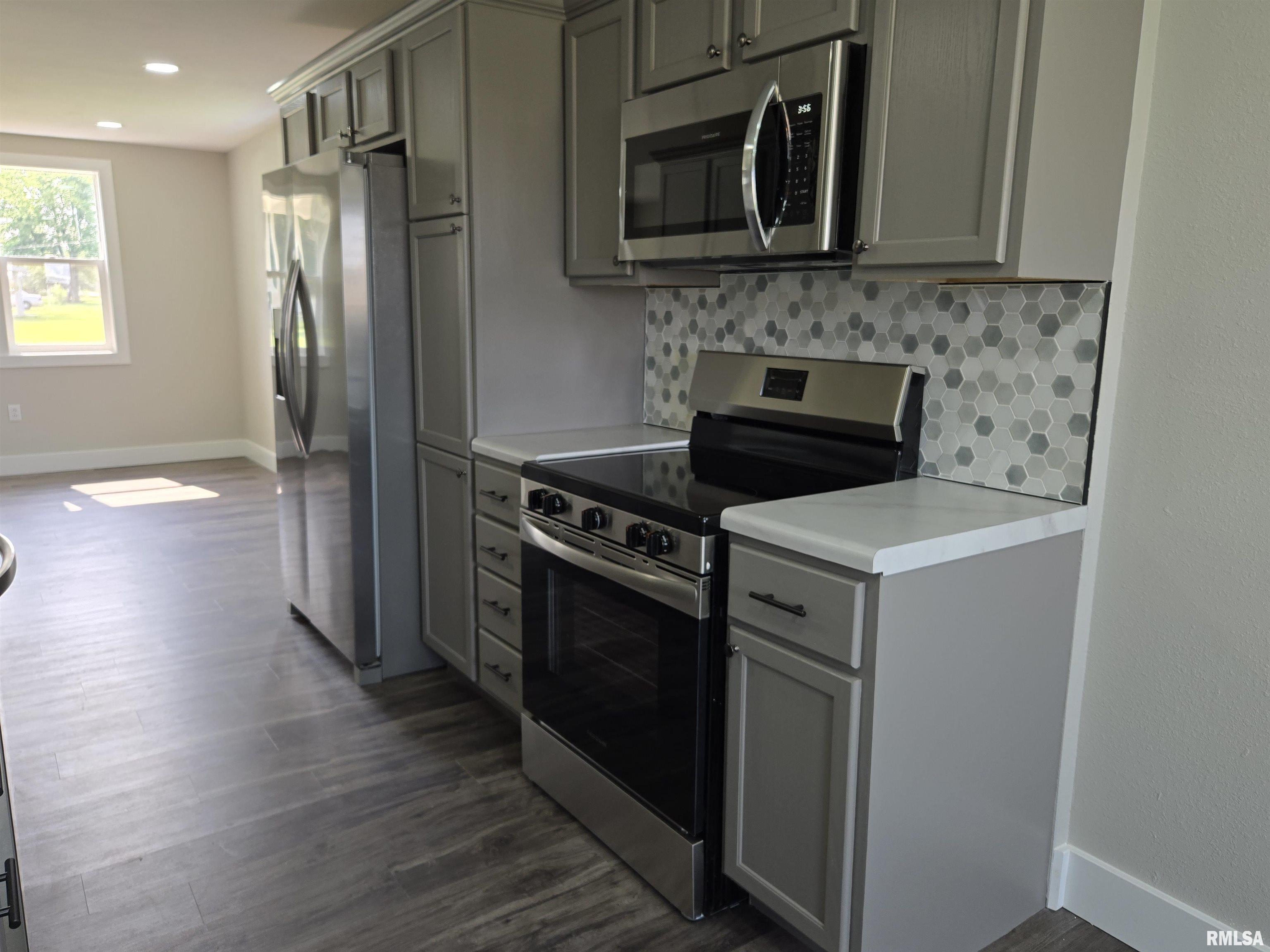 433 North Prairie Avenue Macomb, IL 61455 - Photo 7 of 15