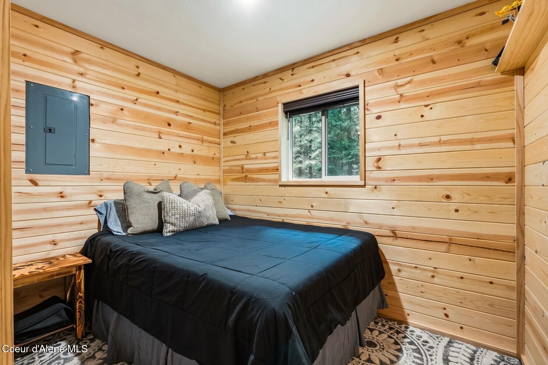 354 Fall Creek Road Naples, ID 83847 - Photo 15 of 37 Main Bedroom