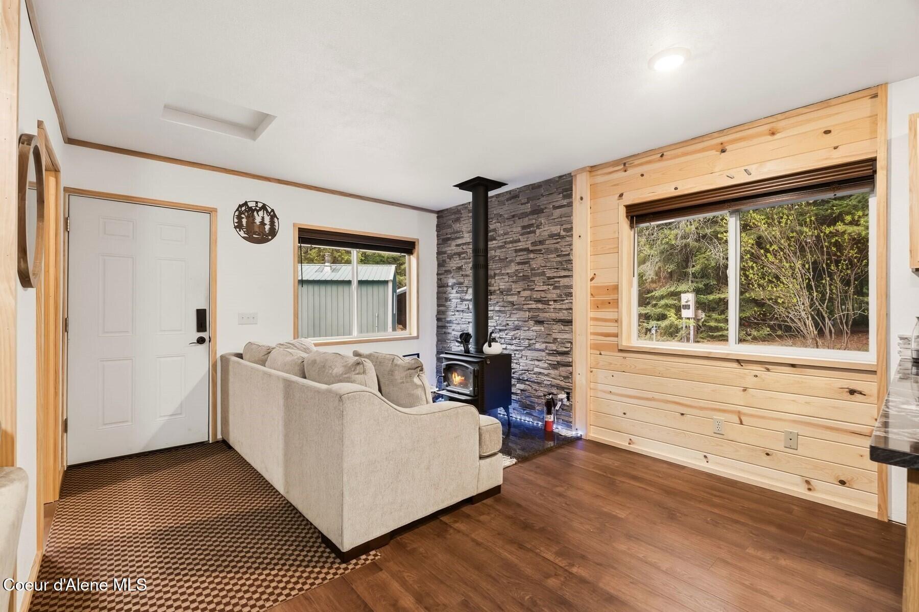 354 Fall Creek Road Naples, ID 83847 - Photo 6 of 37 Living or Dining