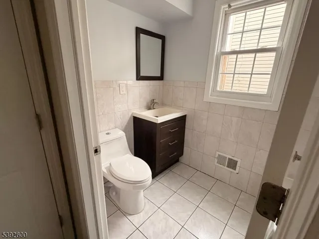 $2,800 | 139 Inslee Place, Unit 1, Elizabeth Port, NJ 07206