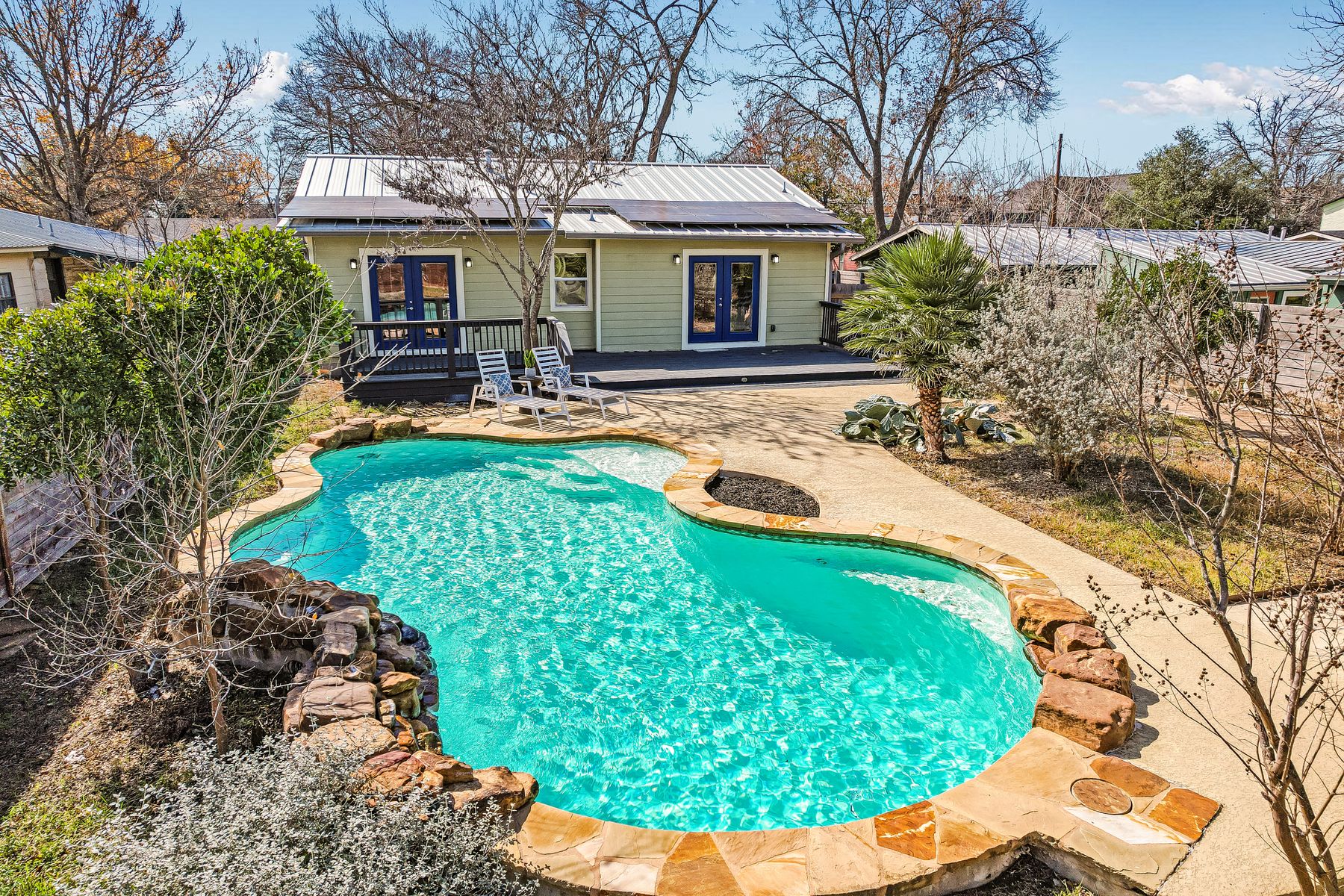 Welcome to 1806 Cullen Ave!