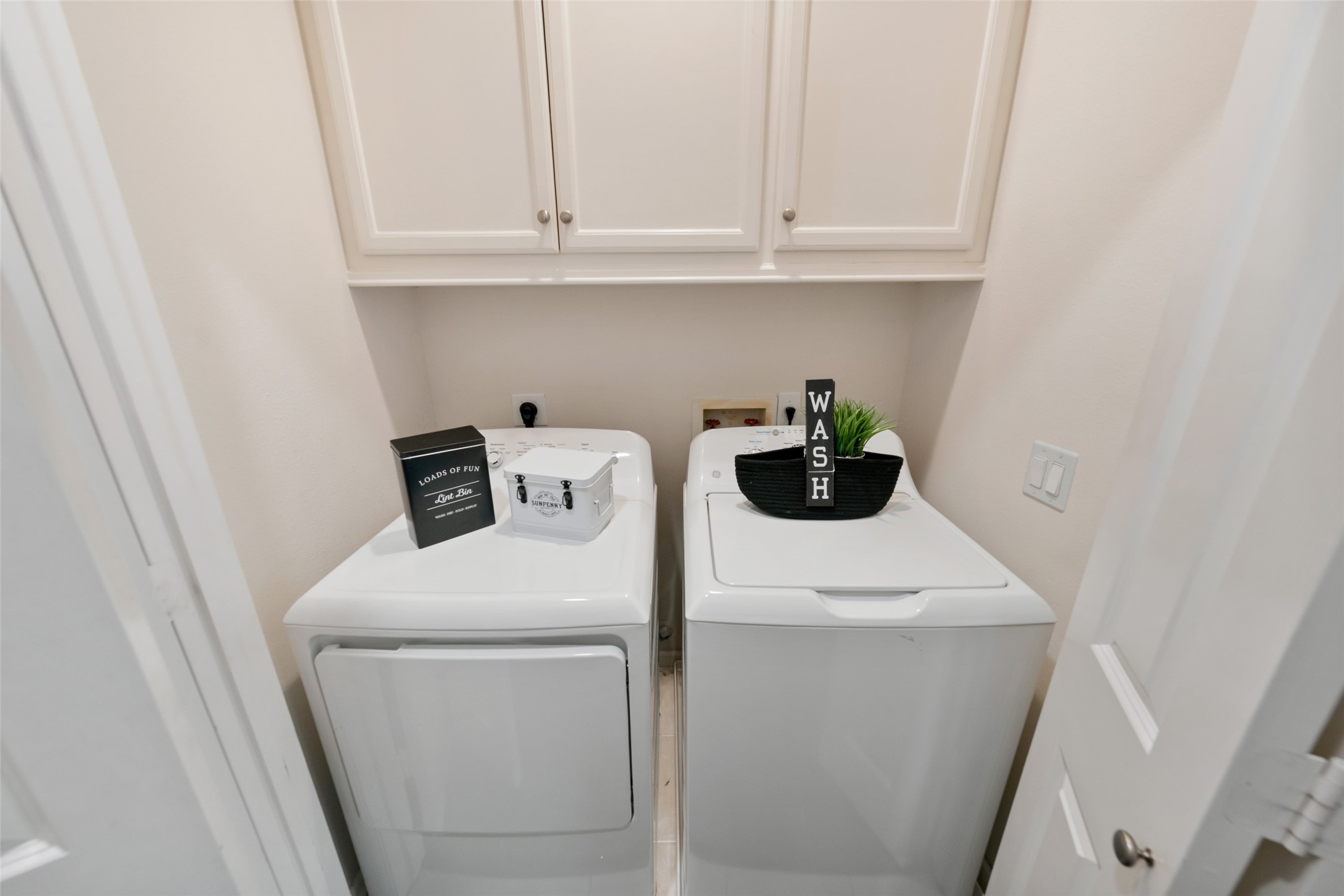 562 Bomar Street Houston, TX 77006 - Photo 19 of 28 Washer Dryer 3rd floor