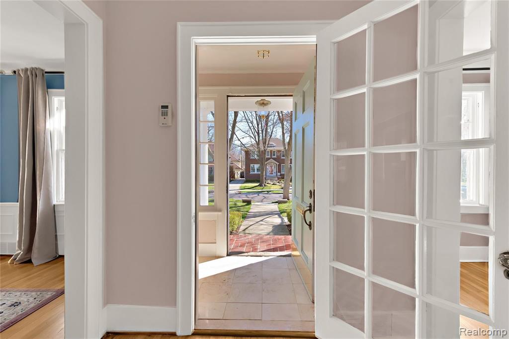 1317 Bishop Road Grosse Pointe Park, MI 48230 - Photo 9 of 42