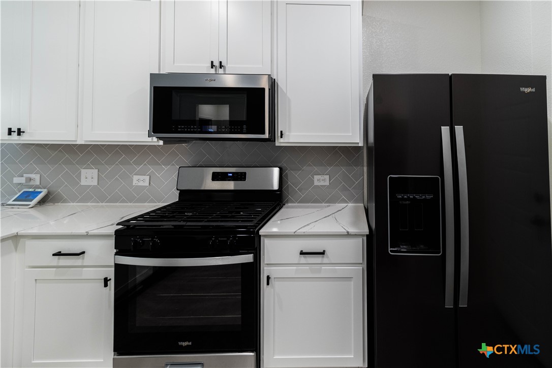 211 Summit Drive Lockhart, TX 78644 - Photo 18 of 33 a kitchen with a refrigerator stove and microwave