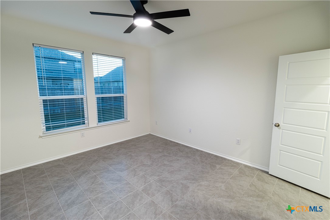 211 Summit Drive Lockhart, TX 78644 - Photo 22 of 33 an empty room with windows