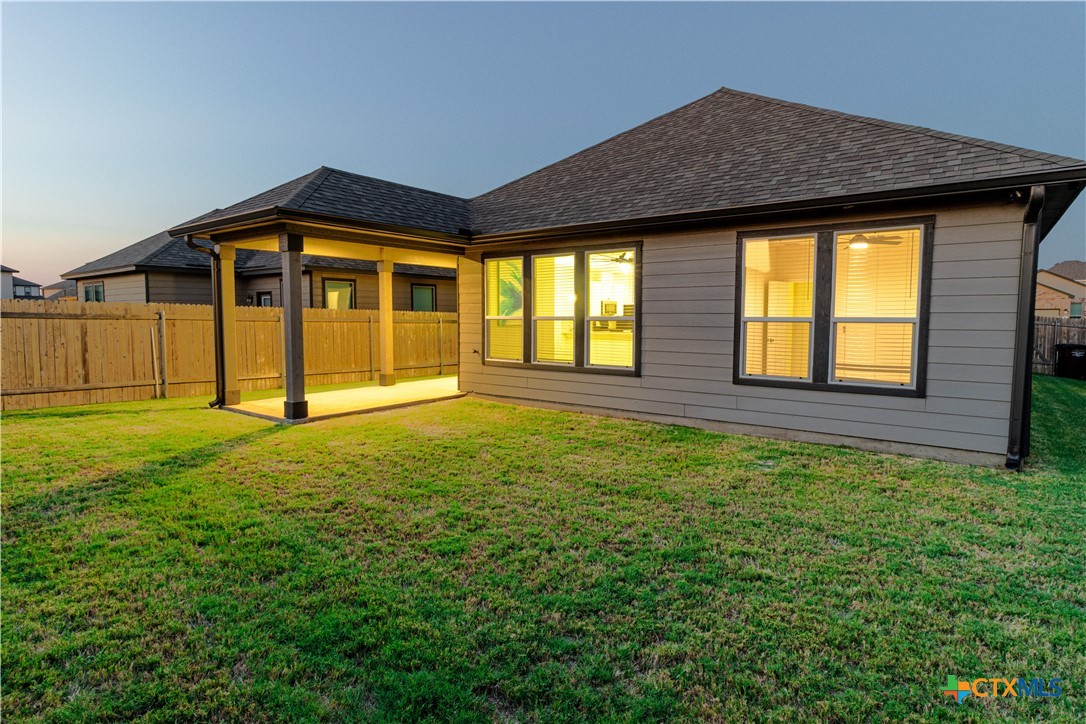 211 Summit Drive Lockhart, TX 78644 - Photo 29 of 33 a front view of house with yard
