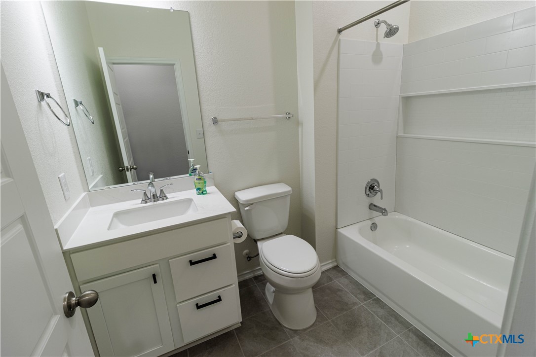 211 Summit Drive Lockhart, TX 78644 - Photo 10 of 33 a bathroom with a sink toilet and shower