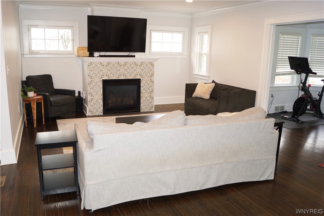 64 Radcliffe Road Buffalo, NY 14214 - Photo 13 of 33 Living Room